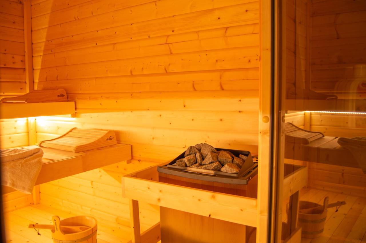Wellness Mitten In Der Wasserfallstadt Triberg トリベルク エクステリア 写真