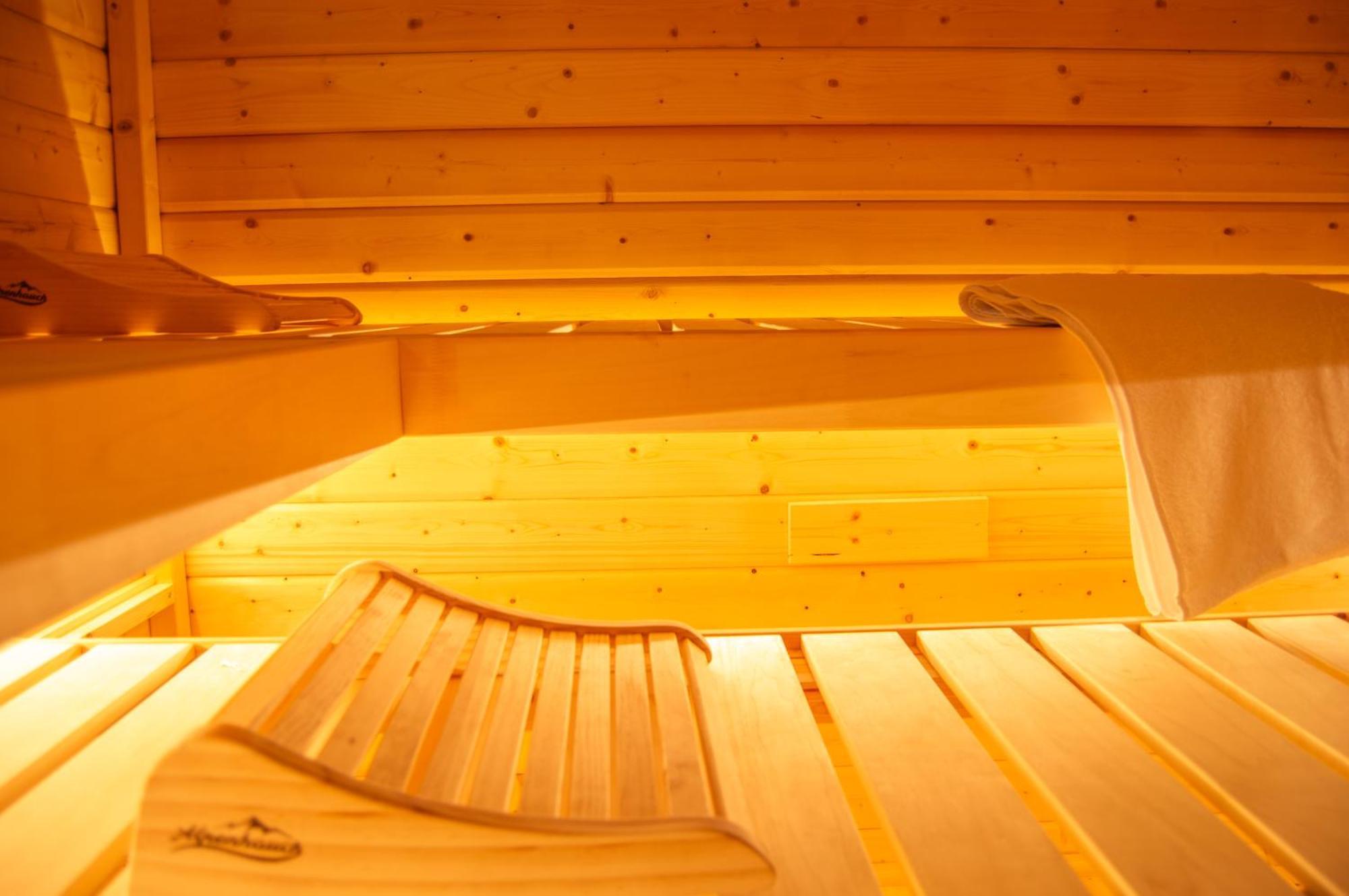 Wellness Mitten In Der Wasserfallstadt Triberg トリベルク エクステリア 写真