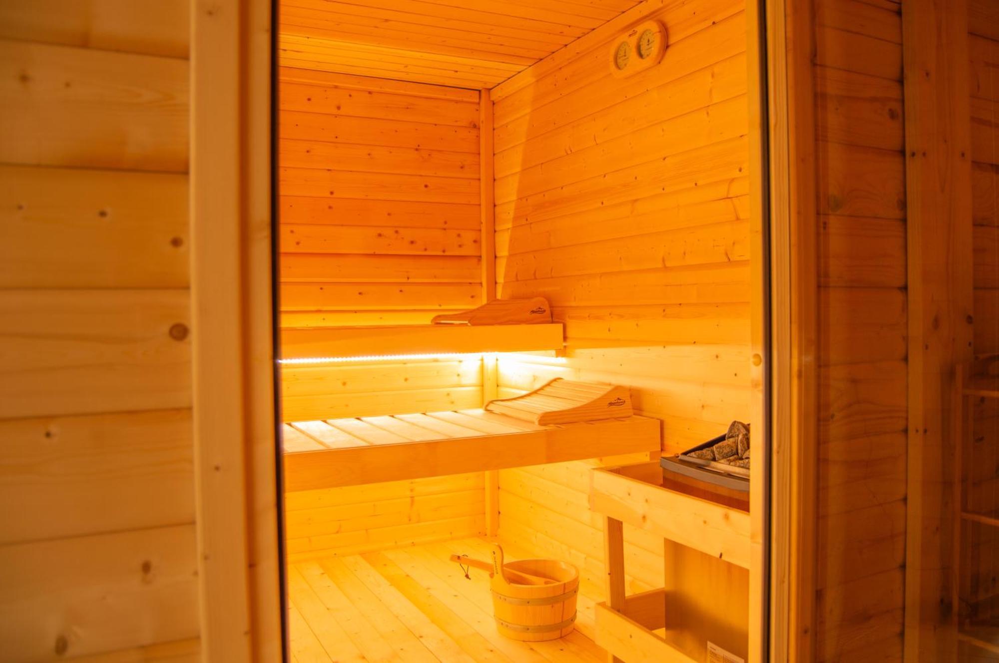 Wellness Mitten In Der Wasserfallstadt Triberg トリベルク エクステリア 写真